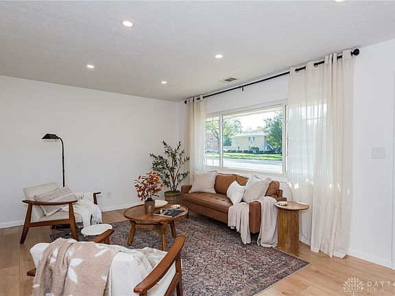 5th image of 3009 E Dorothy Ln