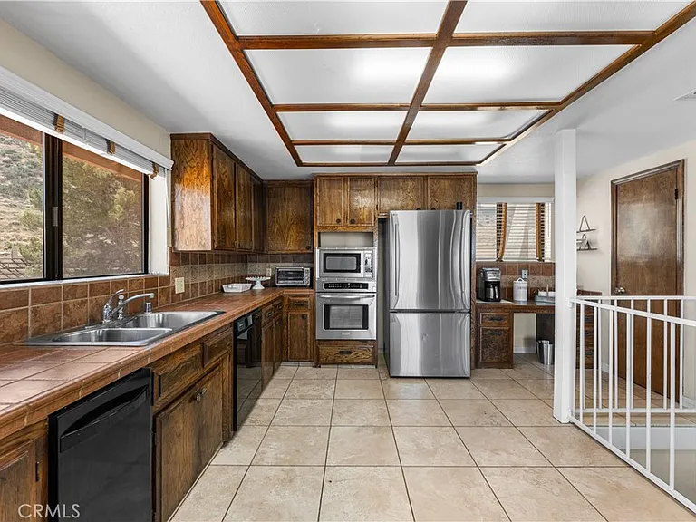 1055 Lakeview Dr — Photo 31