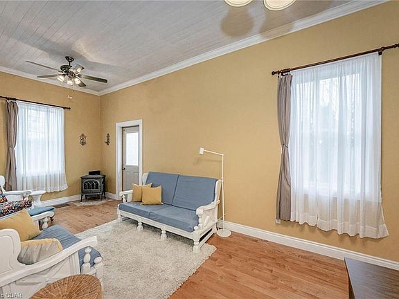 5th image of 568 Woolwich St