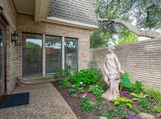 3010 Stonehenge Ln, Carrollton, TX 75006