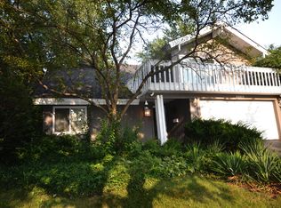 5880 Easton Ct, Hanover Park, IL 60133