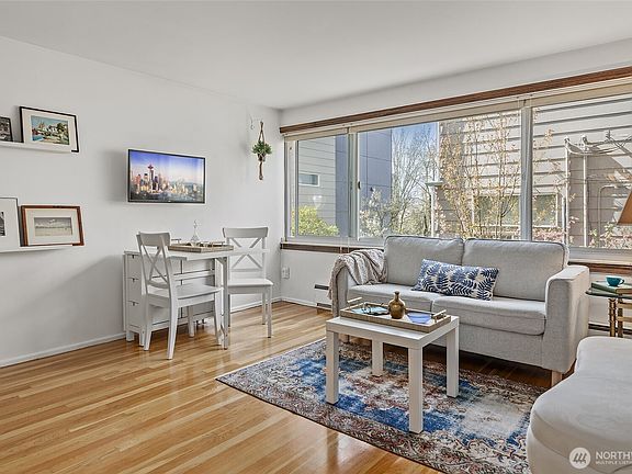 4th image of 919 2nd Avenue W #305