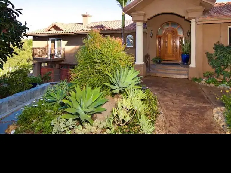 4201 Woodland Dr — Photo 2