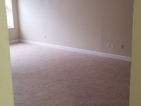 5th image of 5517 Pershing Ave APT 32