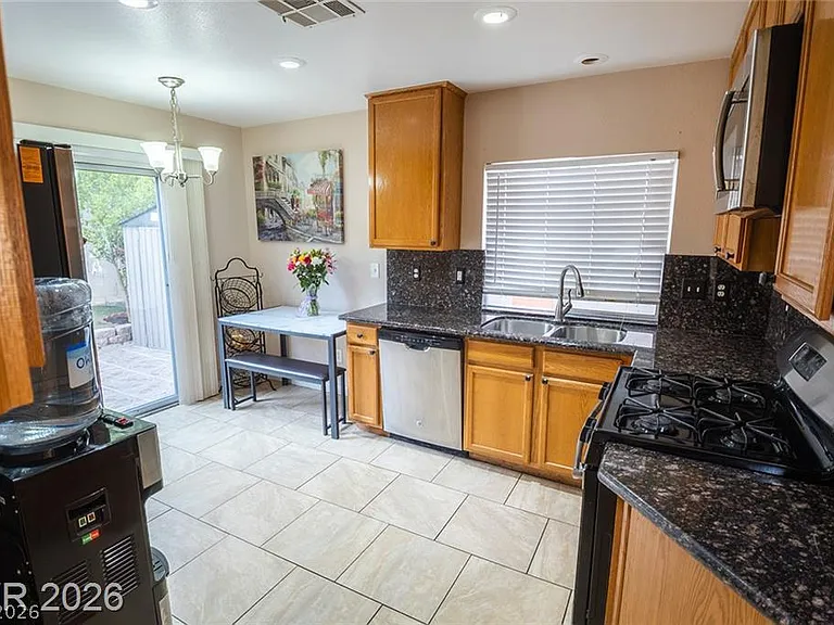 805 Old Mine Creek Ln — Photo 10