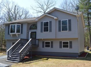 124 Pocono Circle Dr E, Dingmans Ferry, PA 18328