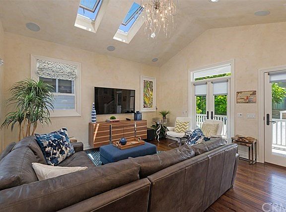 5th image of 513 1/2 Orchid Ave