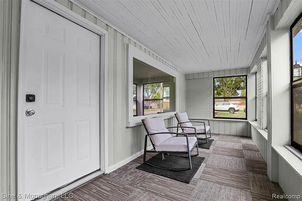 3 bed, 2.0 bath, 2162 sqft, $2,200 — Photo 2
