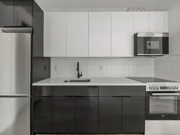 35 Oakland Place image 1 of 12