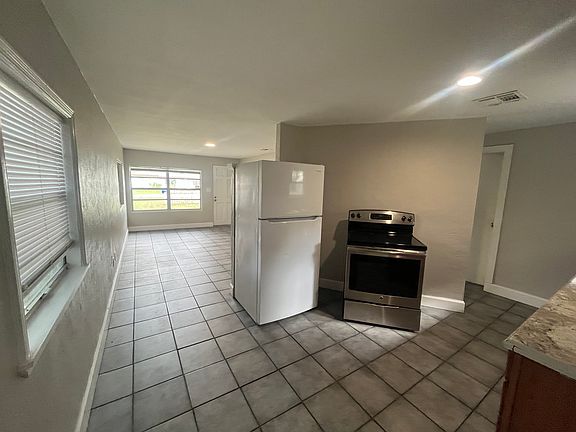 3rd image of 2615 S Laurel Ave