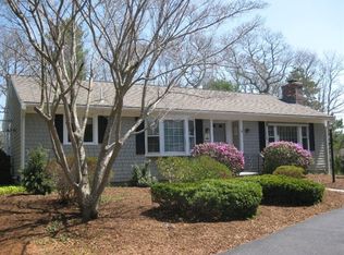 17 Bennets Neck Dr, Pocasset, MA 02559