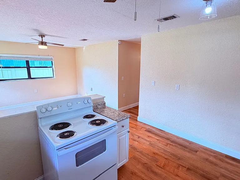 2708 Geoffrey Dr — Photo 9