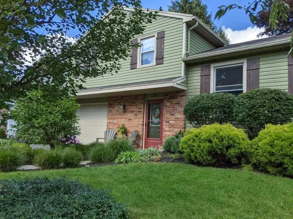 35 Newton St, Manchester, NY 14504