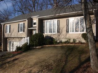 2811 Windsor Forest Dr, Louisville, KY 40272