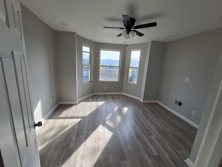 5635 Lansdowne Ave — Photo 9