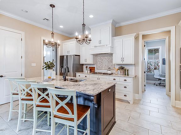 3rd image of 217 Ardenwood Dr