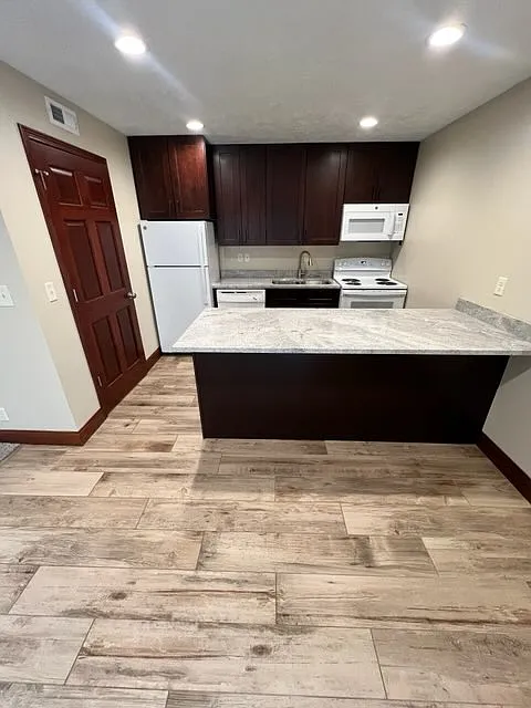 2 bed, 1.5 bath, 1000 sqft, $1,499 — Photo 4