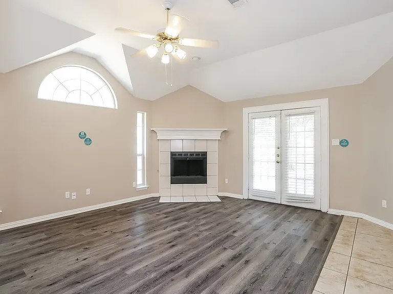 863 Sonora Ln — Photo 5