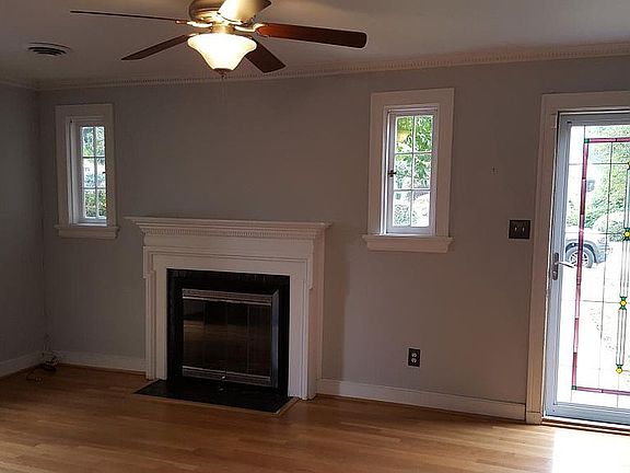 4th image of 4700 Radford Ave