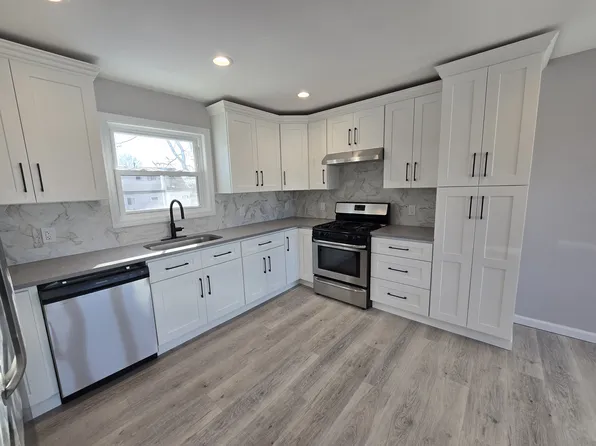 (undisclosed Address), Wyandanch, NY 11798