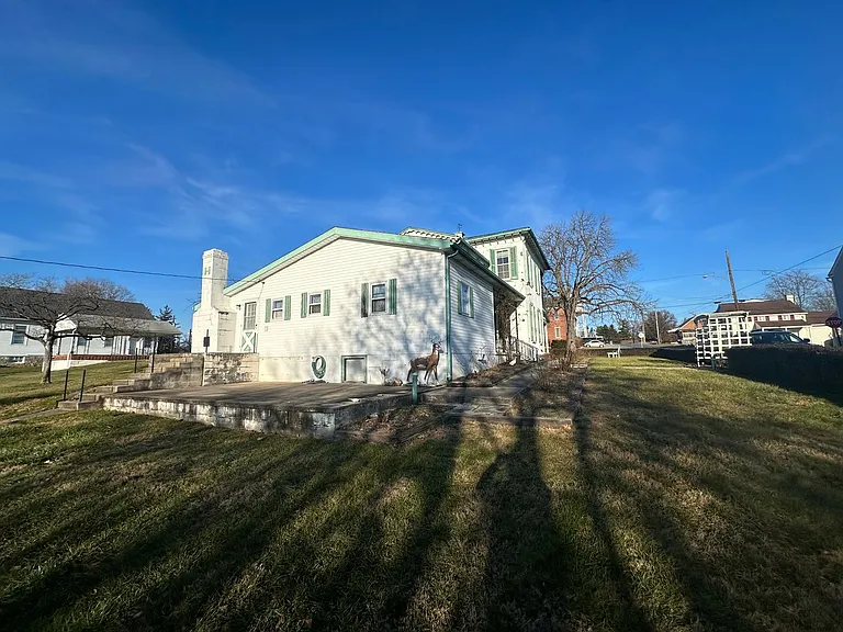 102 N River St — Photo 14