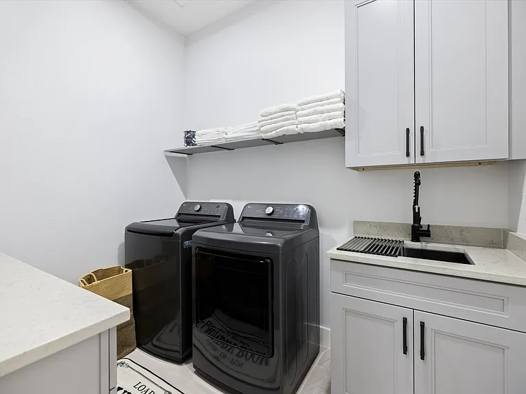 805 Padua Ct — Photo 17