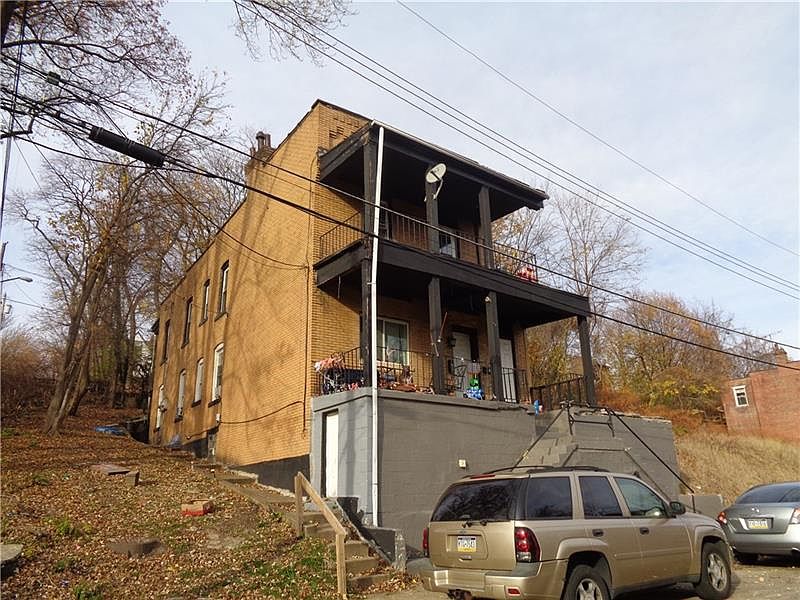 2nd image of 2515 Elba St