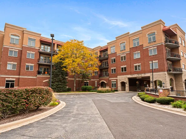 1200 N Foxdale Dr Unit 110, Addison, IL 60101