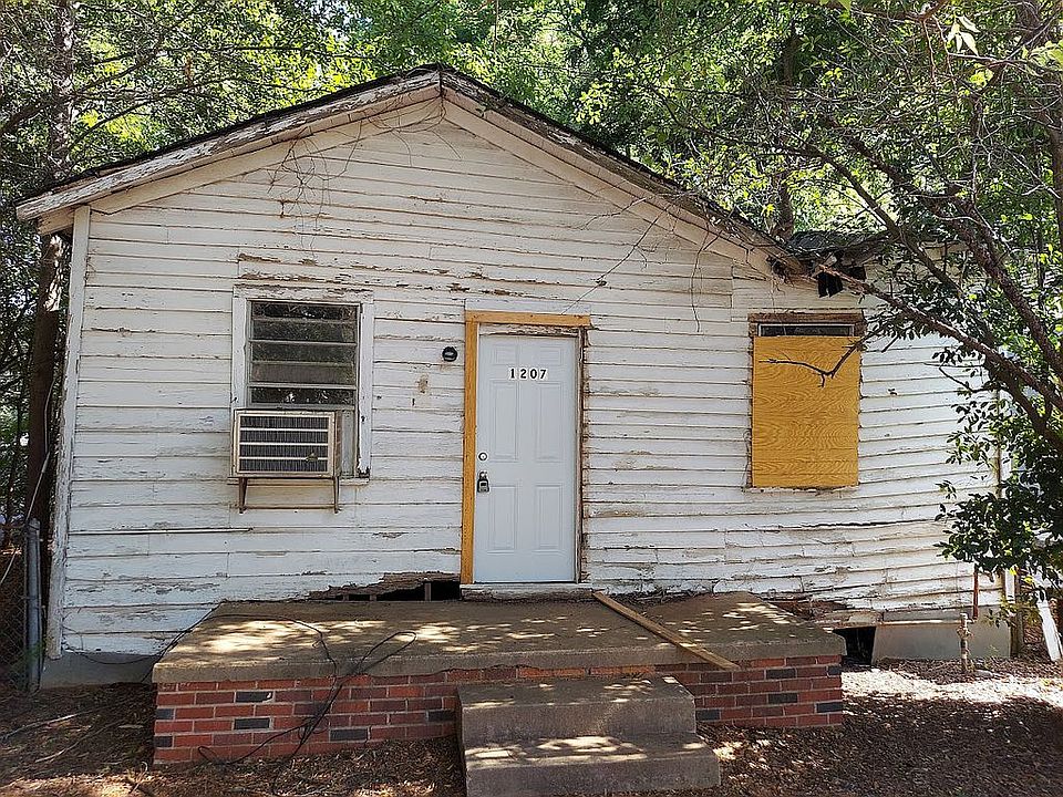 2nd image of 1207 South St
