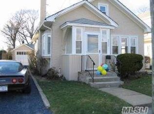 2860 Saint John Rd, Oceanside, NY 11572