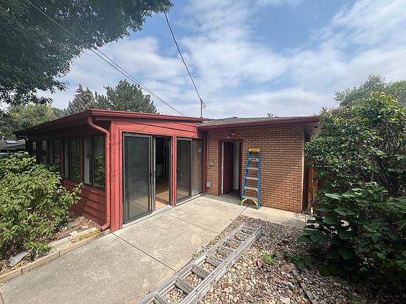 Back S. Side door and sunroom.