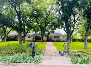 804 N Elm St, Comanche, TX 76442