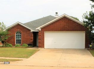 604 Oak Hollow Trl, Saginaw, TX 76179