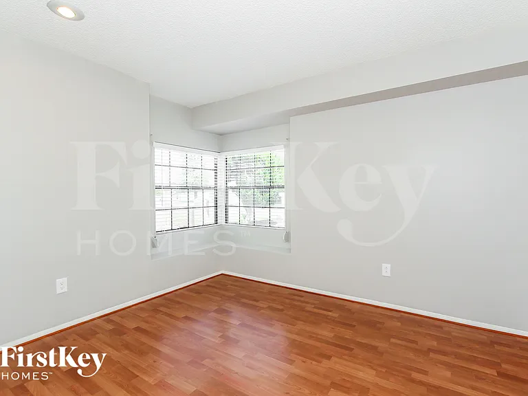 4323 E Beck Ln — Photo 10