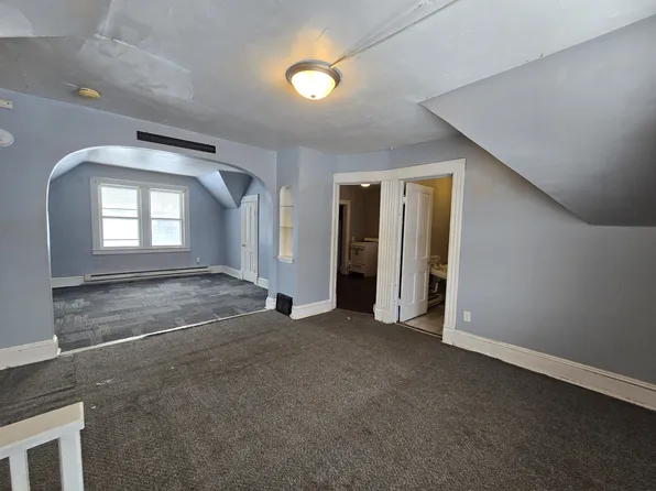 102 1/2 South St, Waterloo, IA 50701