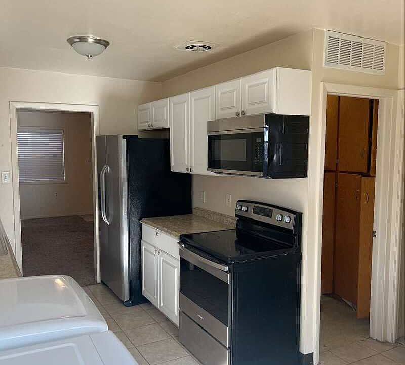 2nd image of 912 19th Ave #1