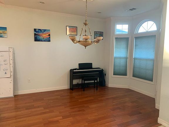 5th image of 845 Rose Blossom Dr