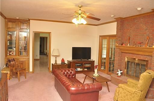 3rd image of 605 Burr Oak Dr