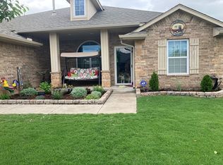 11613 SW 10th St, Yukon, OK 73099