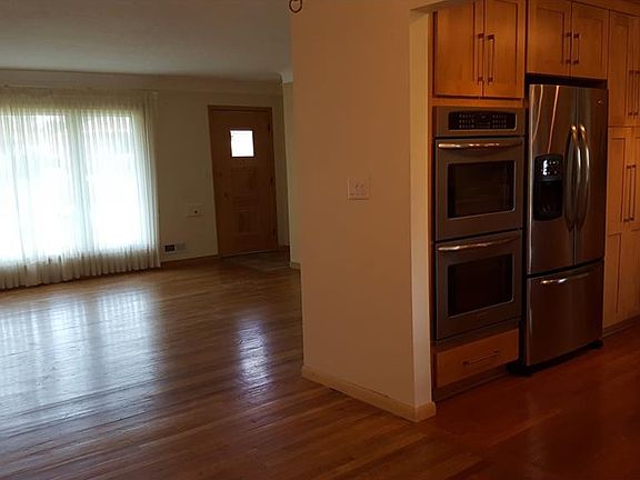 3rd image of 7256 Chateau Dr