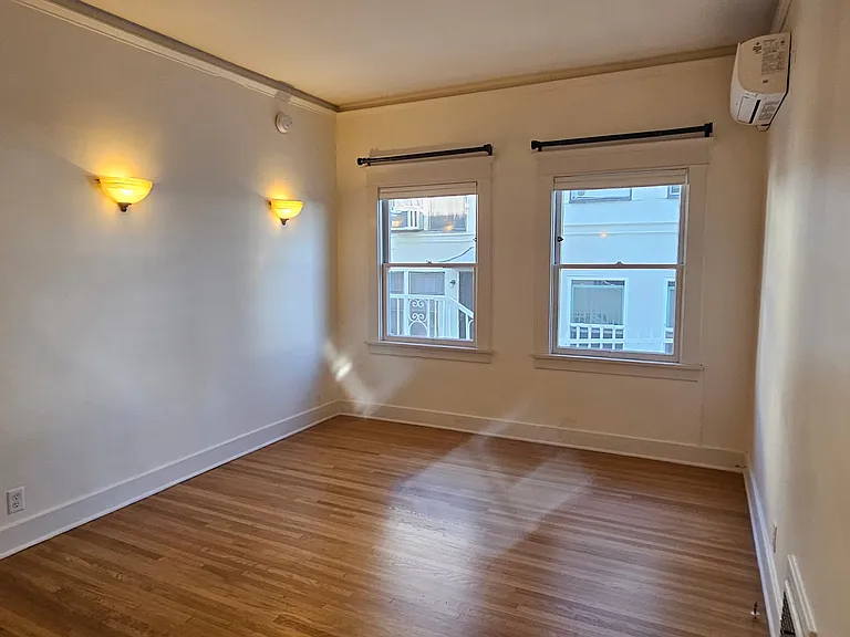 218 1/2 N Kenmore Ave — Photo 33