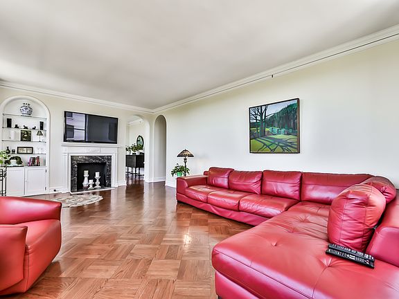 5th image of 2000 N Lincoln Park West St #601
