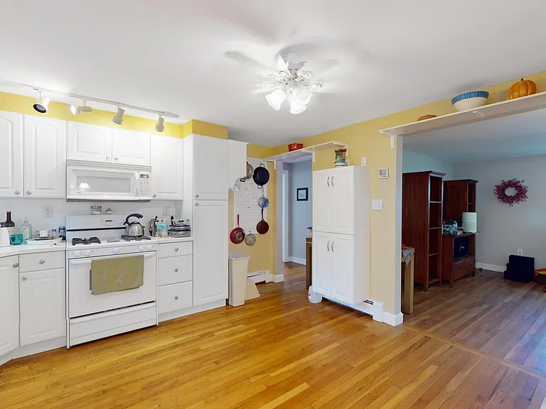 18 Eastburn St #2 — Photo 5