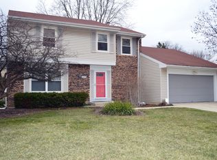 1435 Sunnybrook Dr, Naperville, IL 60540