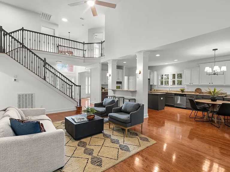 401 Beauchamp Cir — Photo 10