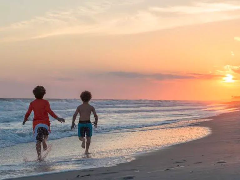 Terrapin Station is a 5 minute walk to the beautiful Atlantic ocean!