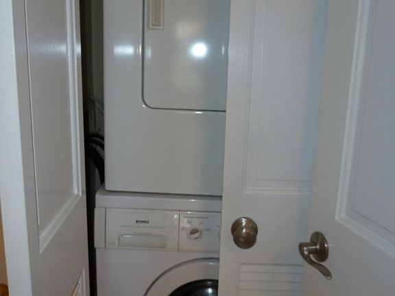 Washer dryer in unit