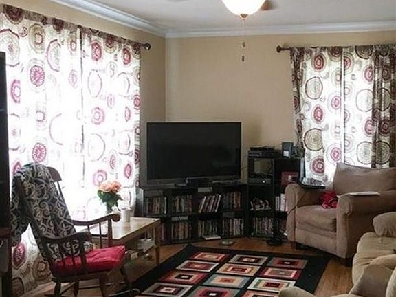 3rd image of 423/427/427 1/2 Grace St