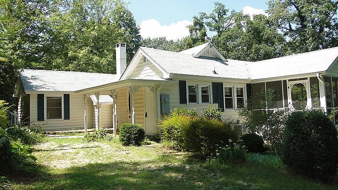 1st image of 211 E Lake Shore Dr