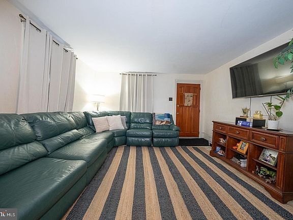 4th image of 40 Grove Ave